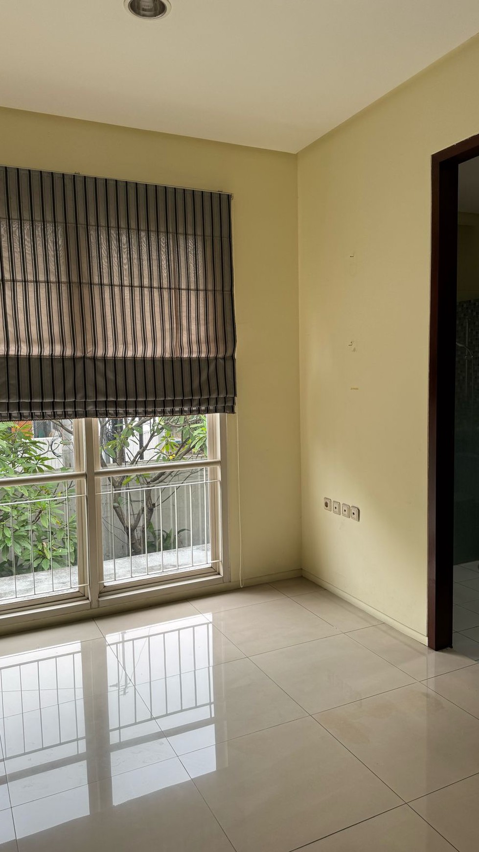 Di Sewa Rumah Cantik 2 Lantai dengan Desain Mewah dan Strategis @Jakarta Selatan