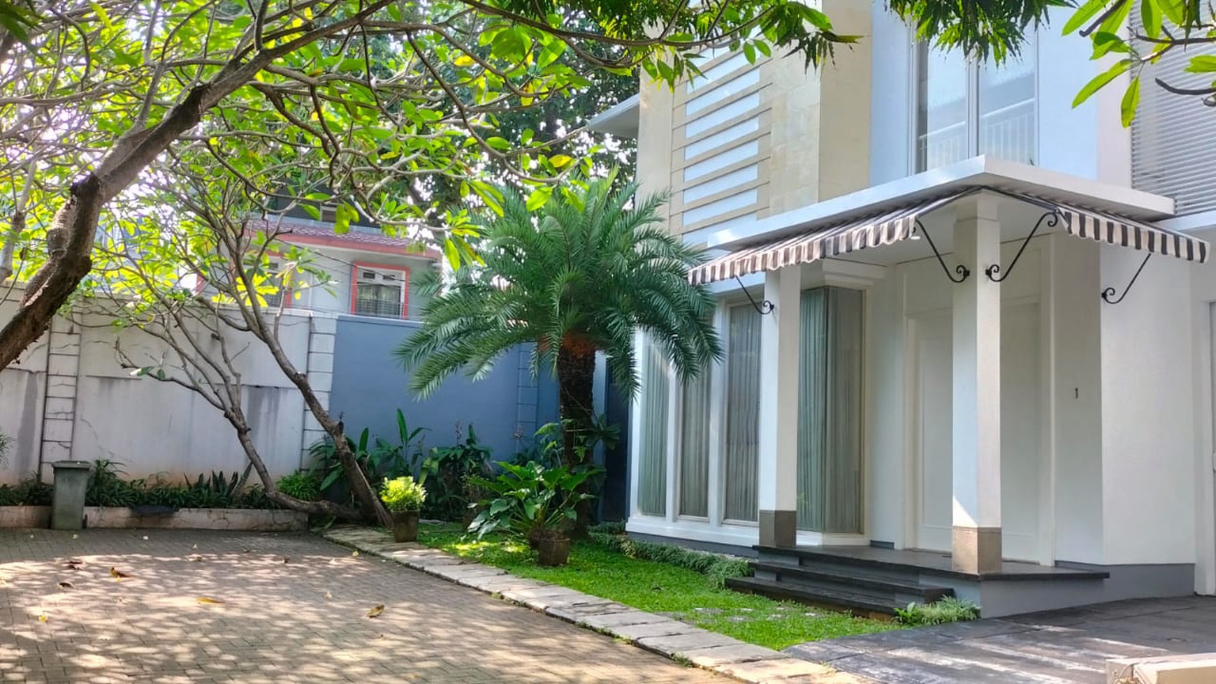 Di Sewa Rumah Cantik 2 Lantai dengan Desain Mewah dan Strategis @Jakarta Selatan