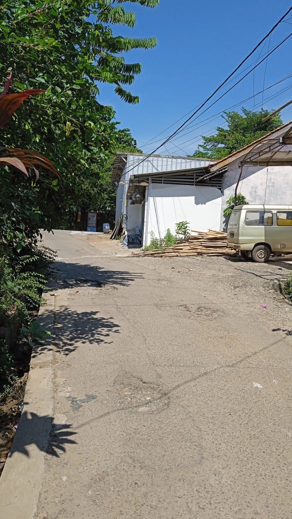 Ruang Usaha Pinggir Jalan Raya dekat dengan Binus BSD