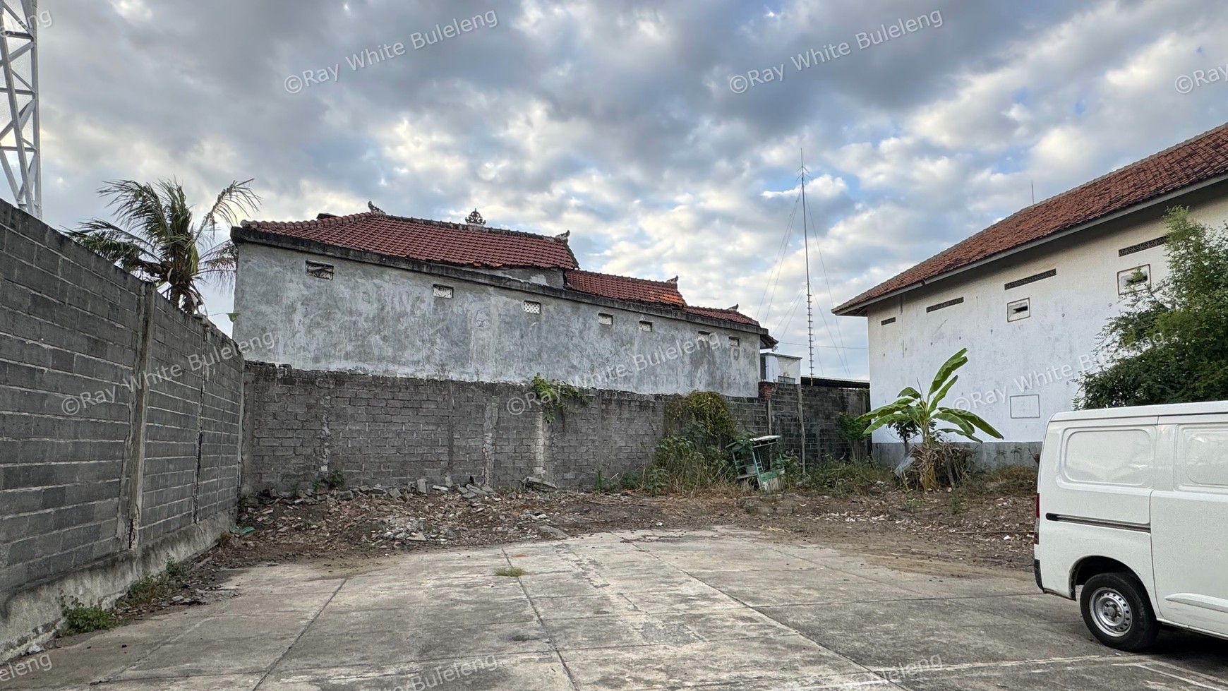 PRIME LAND IN SINGARAJA - JUST 68 METERS FROM THE BEACH!