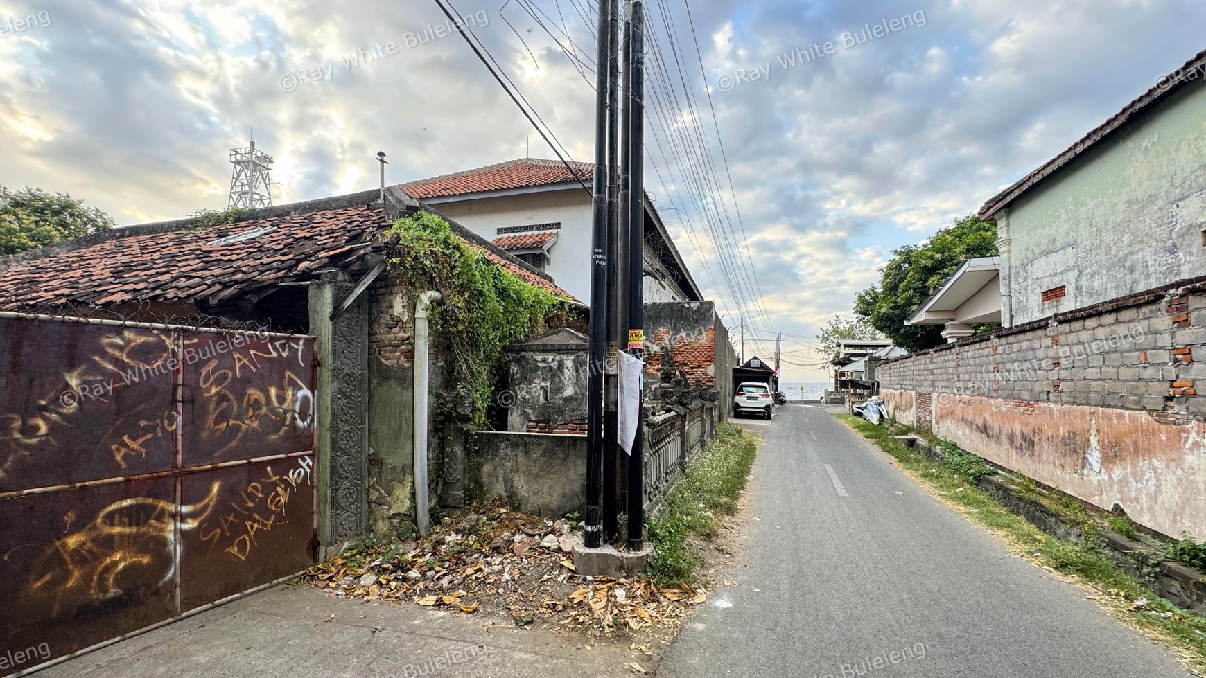 PRIME LAND IN SINGARAJA - JUST 68 METERS FROM THE BEACH!