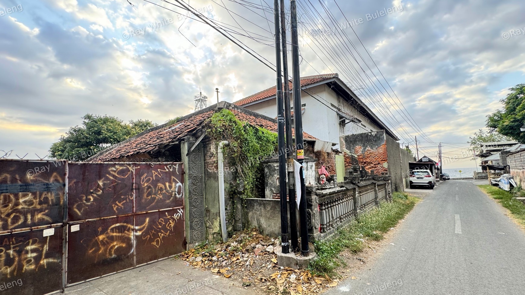 PRIME LAND IN SINGARAJA - JUST 68 METERS FROM THE BEACH!