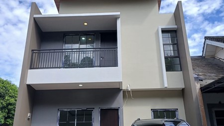 Rumah Baru di De Latinos BSD City dekat dengan stasiun KRL dijual dengan harga menarik