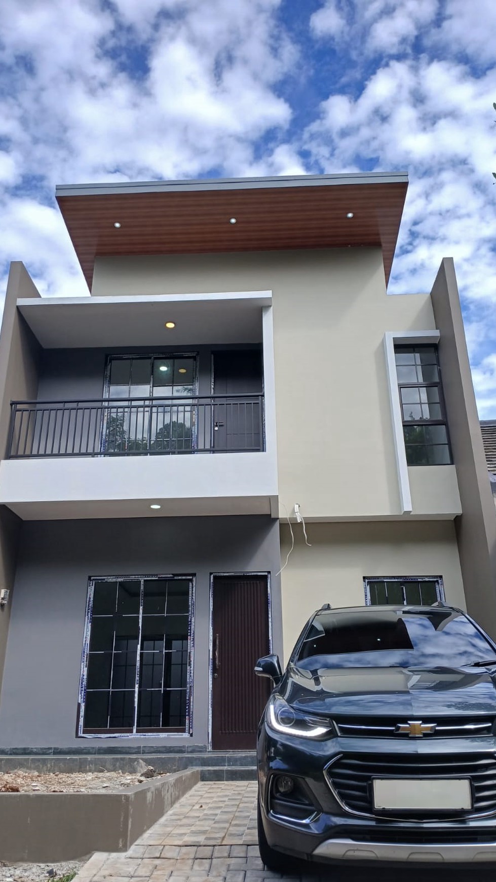 Rumah Baru di De Latinos BSD City dekat dengan stasiun KRL dijual dengan harga menarik