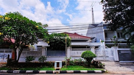 TURUN HARGA: Rumah Mewah SHM Baru Renovasi Lokasi di Jalan Besar di Tebet