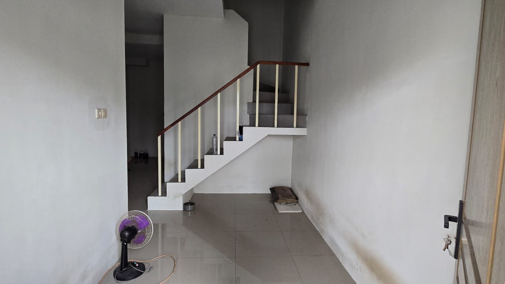 Rumah Murah di Medokan Ayu, 2 Lantai Siap Huni 