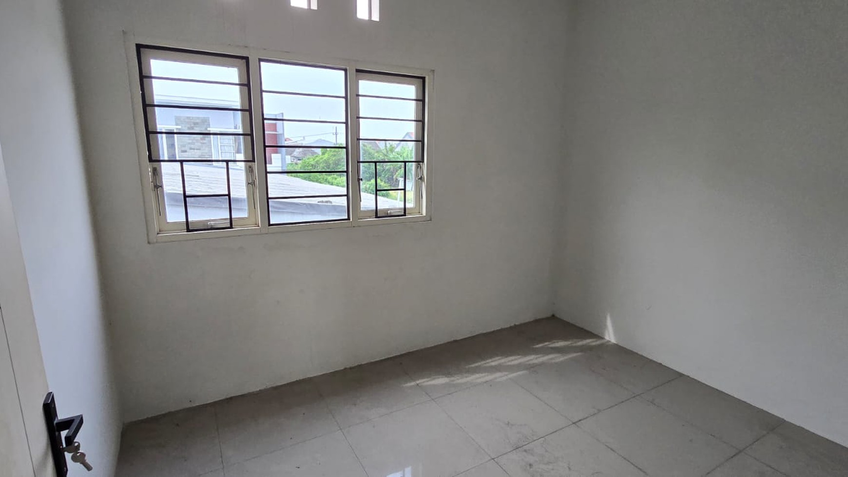 Rumah Murah di Medokan Ayu, 2 Lantai Siap Huni