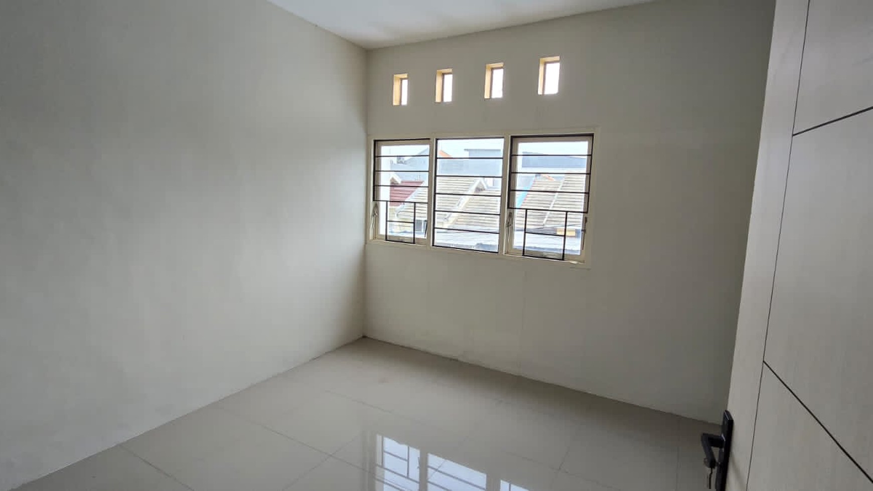 Rumah Murah di Medokan Ayu, 2 Lantai Siap Huni