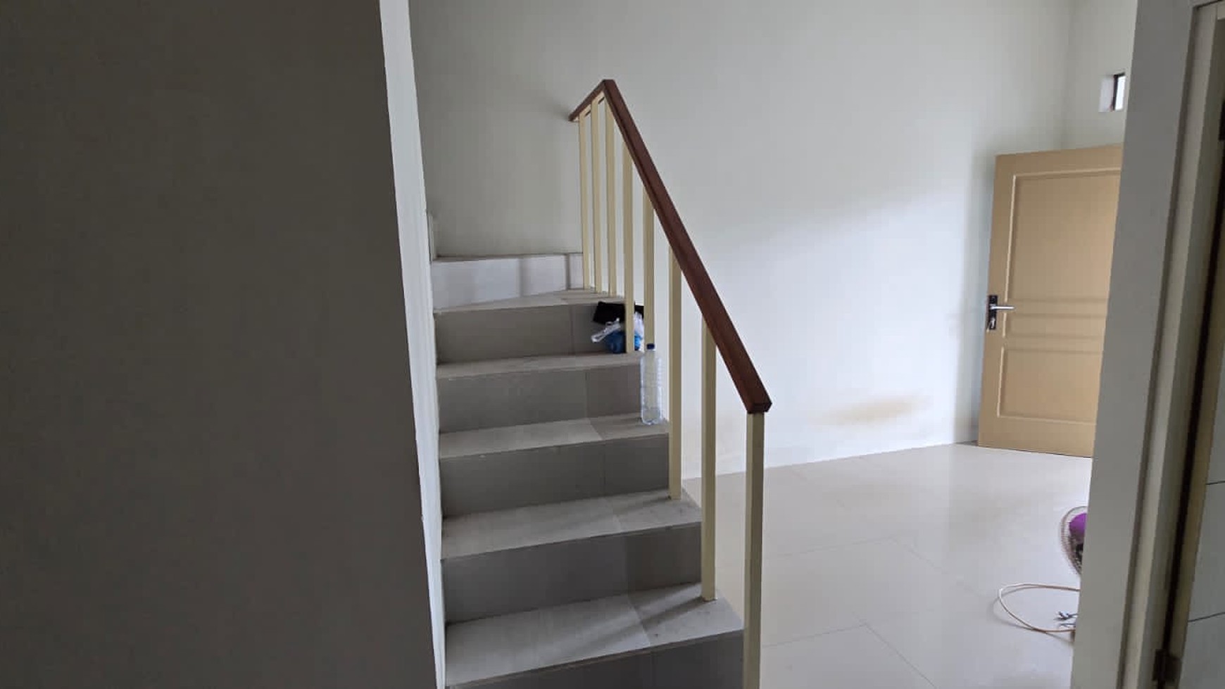Rumah Murah di Medokan Ayu, 2 Lantai Siap Huni