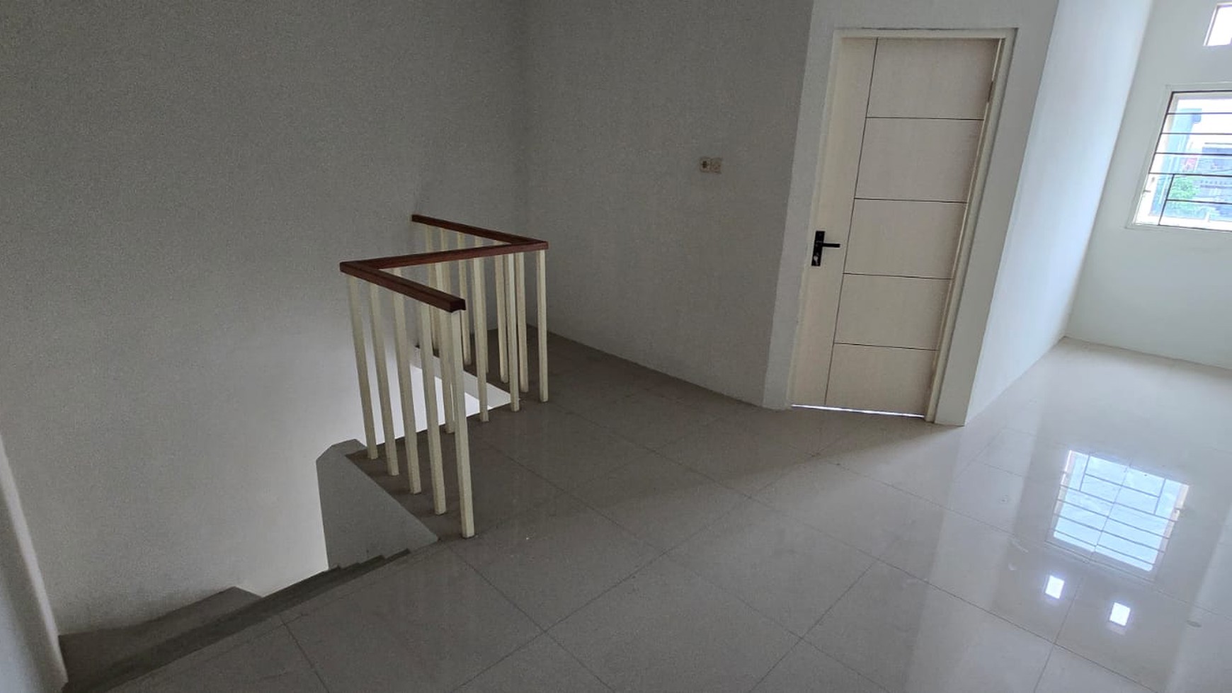 Rumah Murah di Medokan Ayu, 2 Lantai Siap Huni 