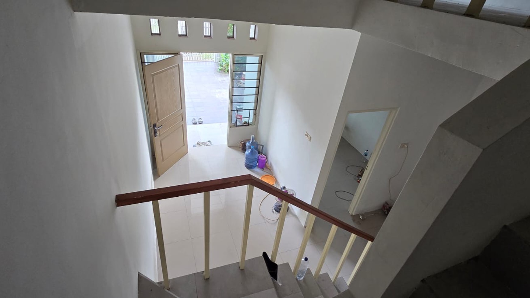 Rumah Murah di Medokan Ayu, 2 Lantai Siap Huni