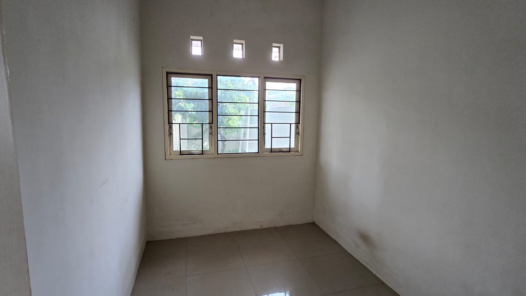 Rumah Murah di Medokan Ayu, 2 Lantai Siap Huni