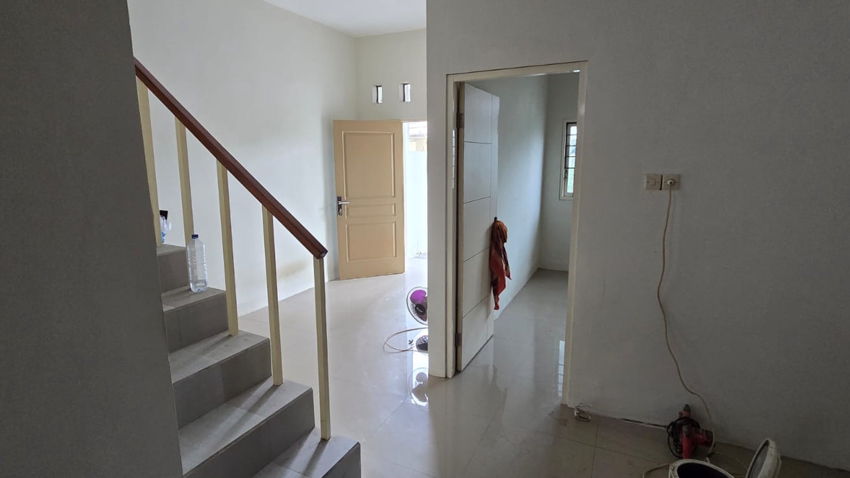 Rumah Murah di Medokan Ayu, 2 Lantai Siap Huni 