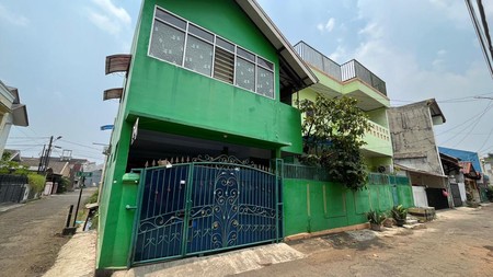 Rumah dengan 3 Lantai Nyaman Serta Lokasi Strategis di @Pondok Aren.