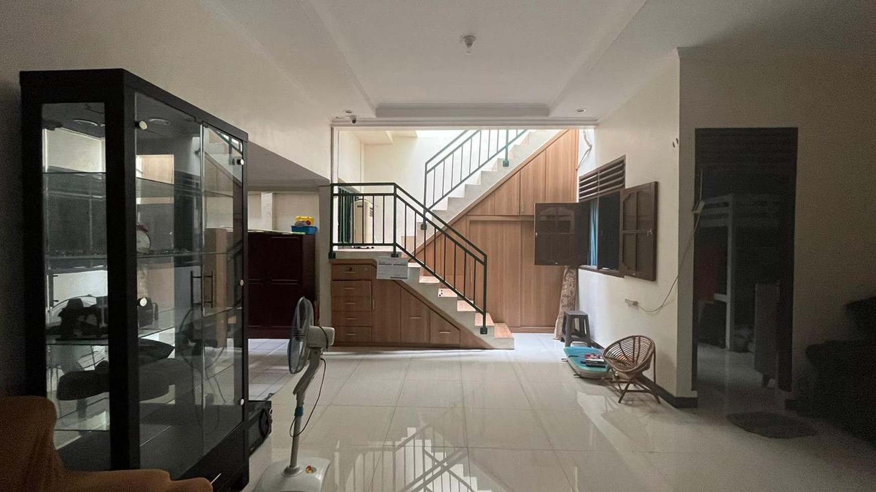 Rumah dengan 3 Lantai Nyaman Serta Lokasi Strategis di @Pondok Aren.