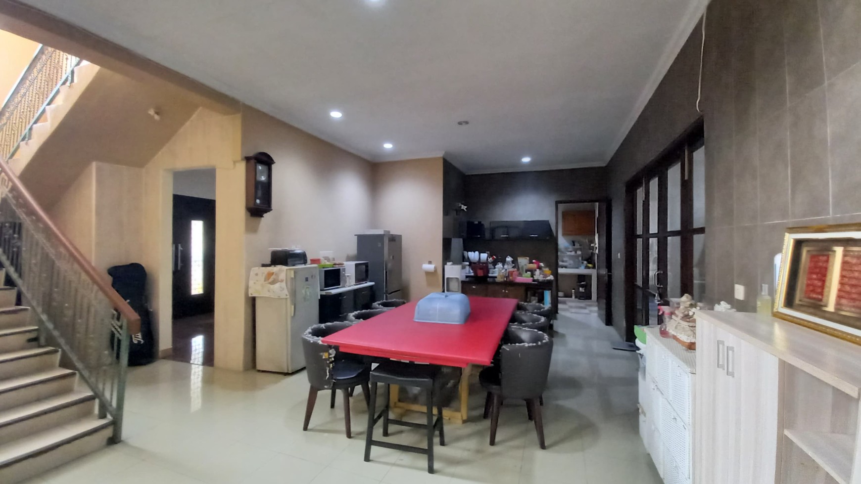 Rumah Luas 2 Lantai Siap Huni dan Cocok Untuk Kumpul Keluarga Besar