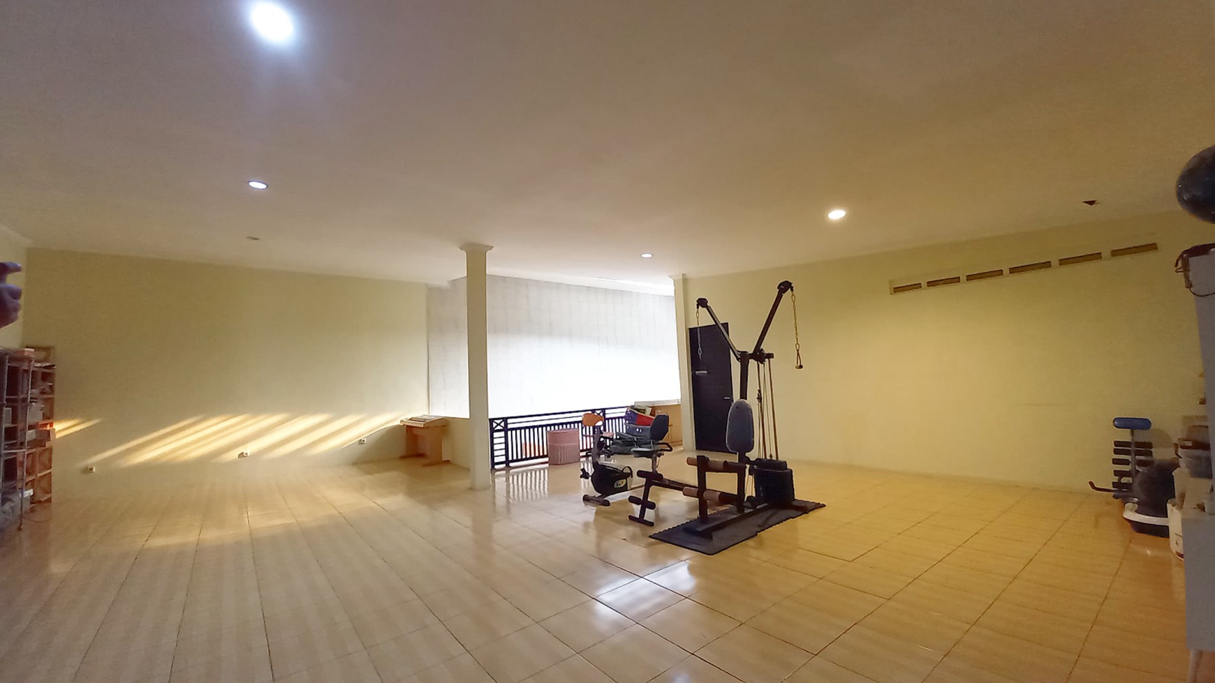 Rumah Luas 2 Lantai Siap Huni dan Cocok Untuk Kumpul Keluarga Besar