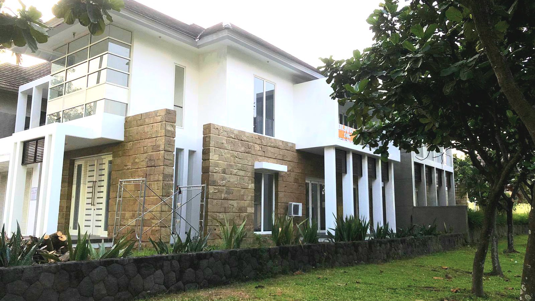 DIJUAL RUMAH DIAMOND HILL CITRALAND - SURABAYA BARAT