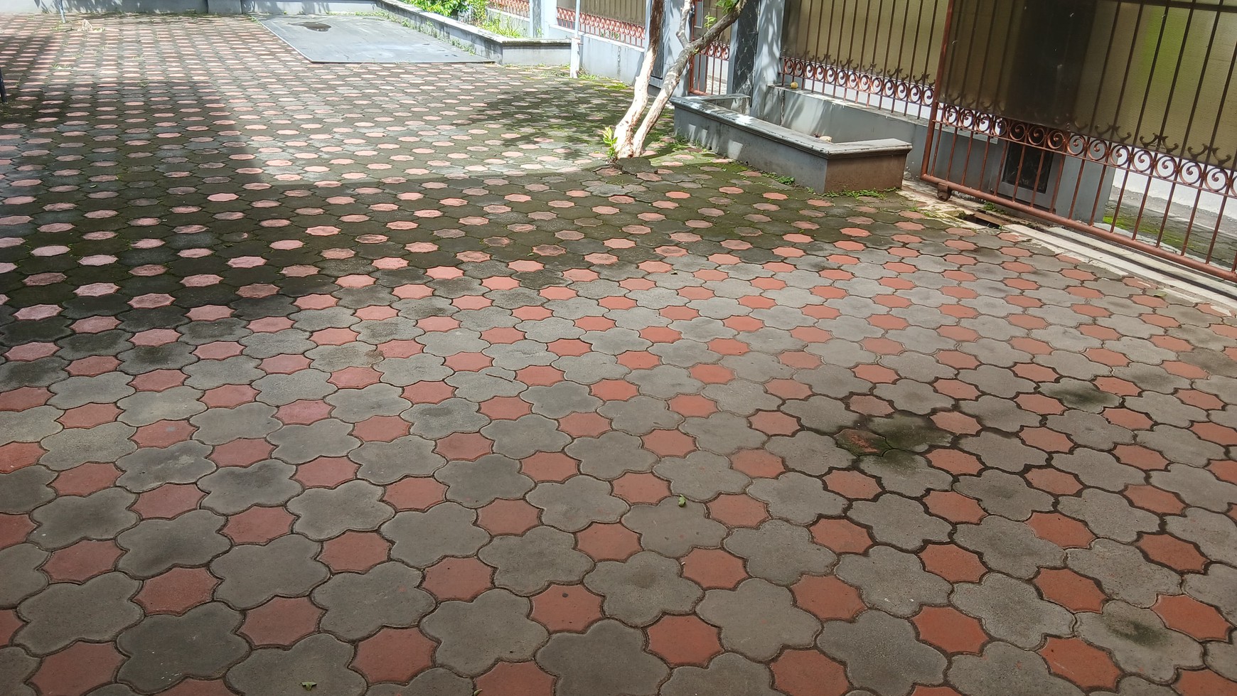 Rumah bebas banjir di kota gede