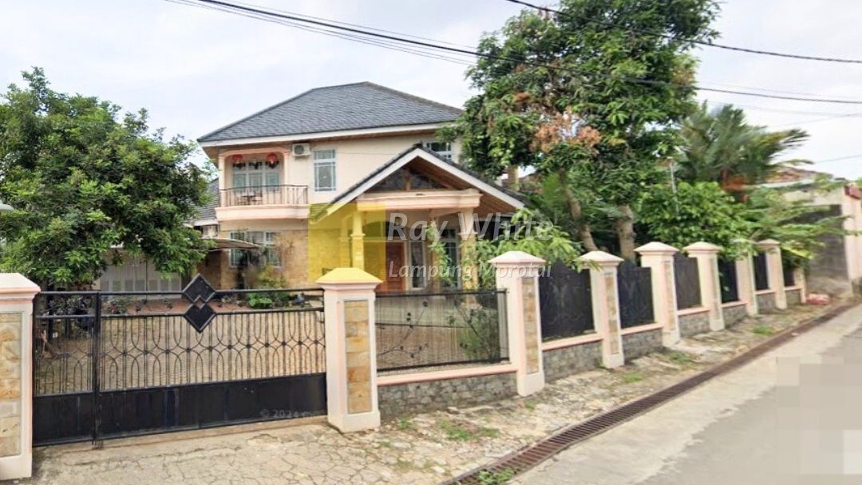 Rumah Mewah Di Pusat Kota B. Lampung