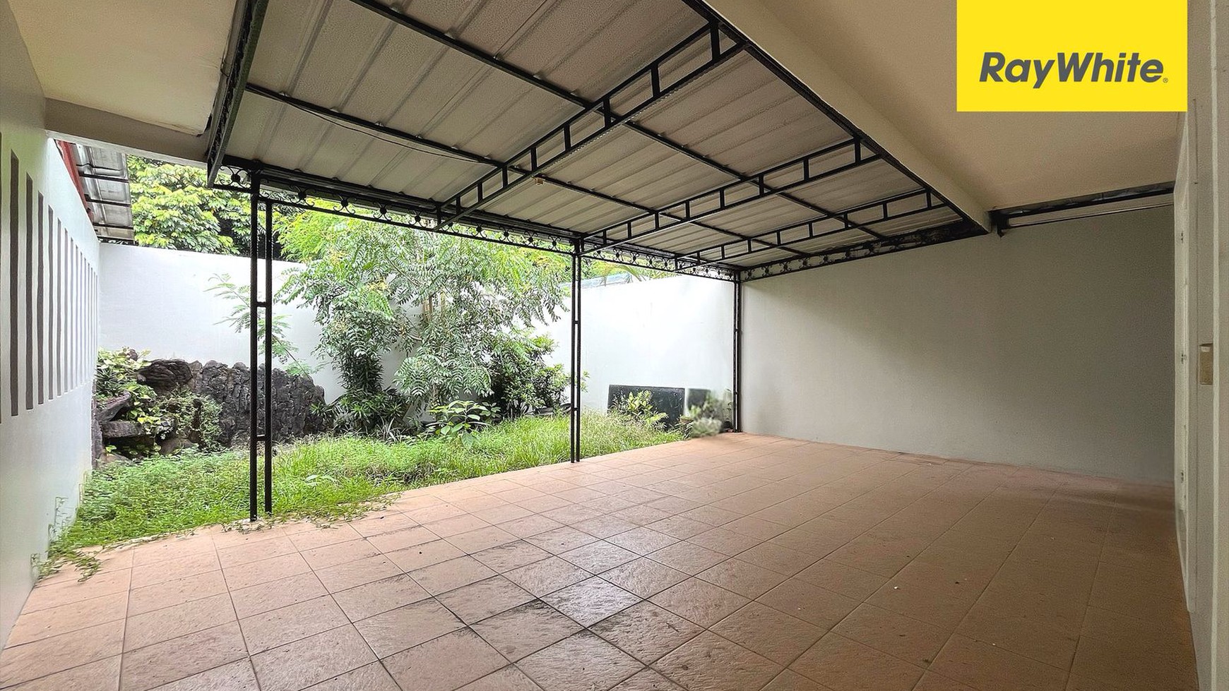 Rumah Halaman Luas di Kota Wisata, Cibubur