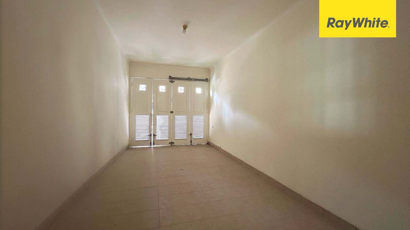 Rumah Halaman Luas di Kota Wisata, Cibubur