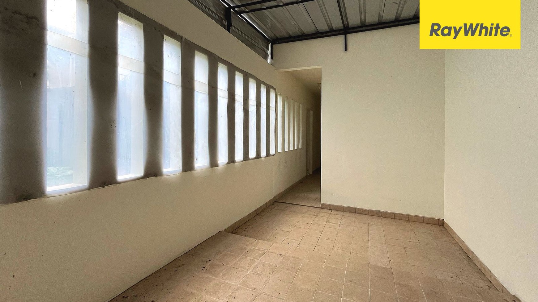 Rumah Halaman Luas di Kota Wisata, Cibubur