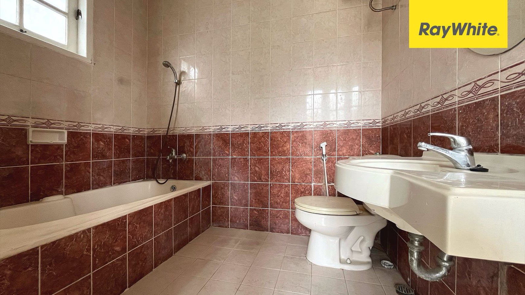 Rumah Halaman Luas di Kota Wisata, Cibubur