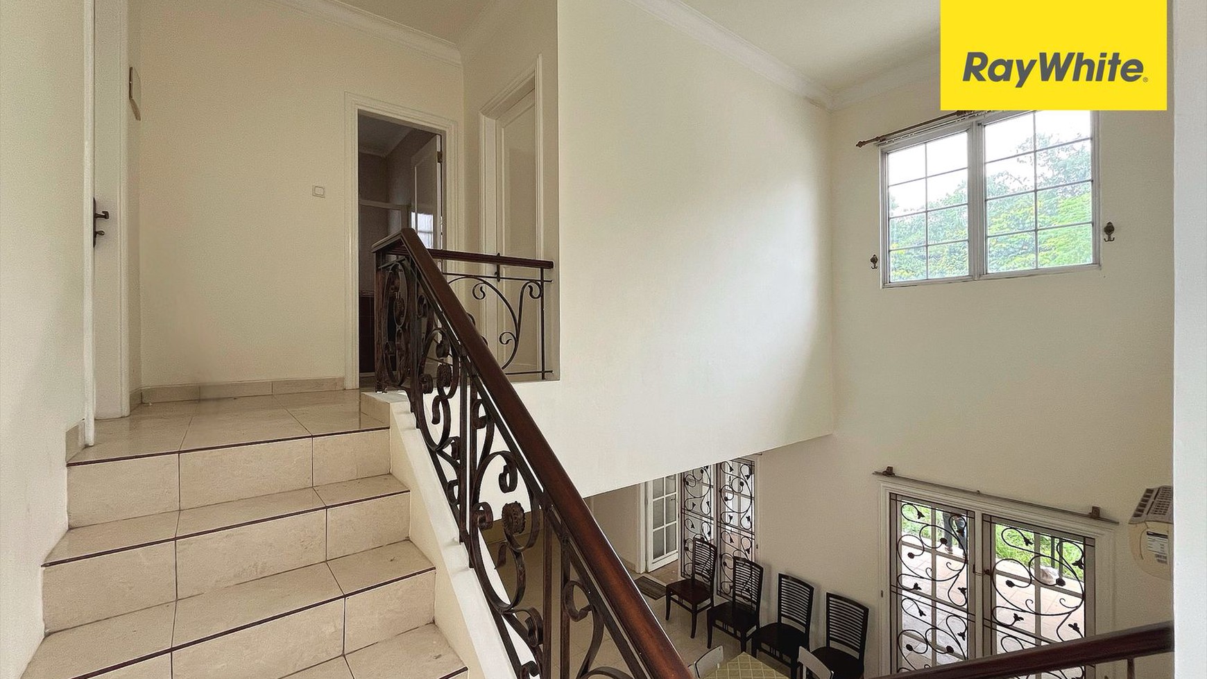 Rumah Halaman Luas di Kota Wisata, Cibubur