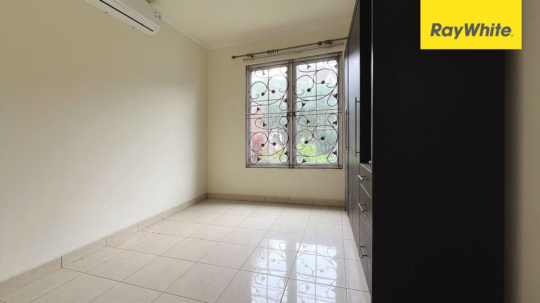 Rumah Halaman Luas di Kota Wisata, Cibubur