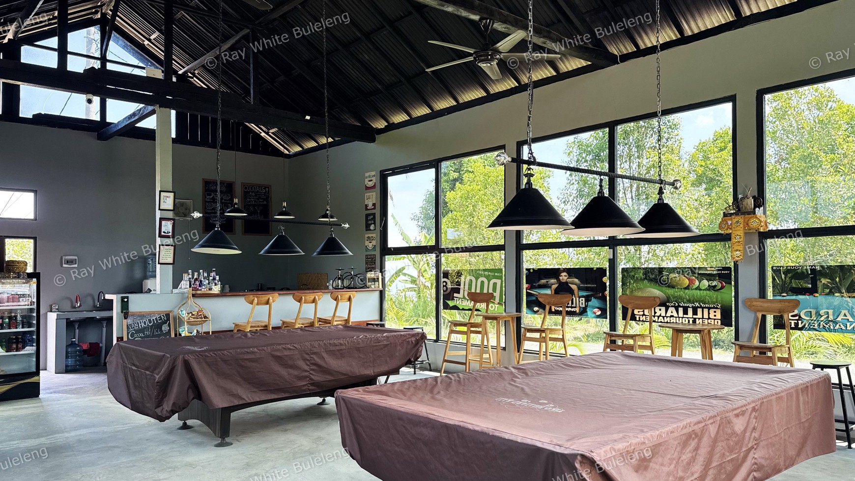 BAR & CAFE WITH BILLIARD, SEA VIEW, AND GREAT BUSINESS POTENTIAL!