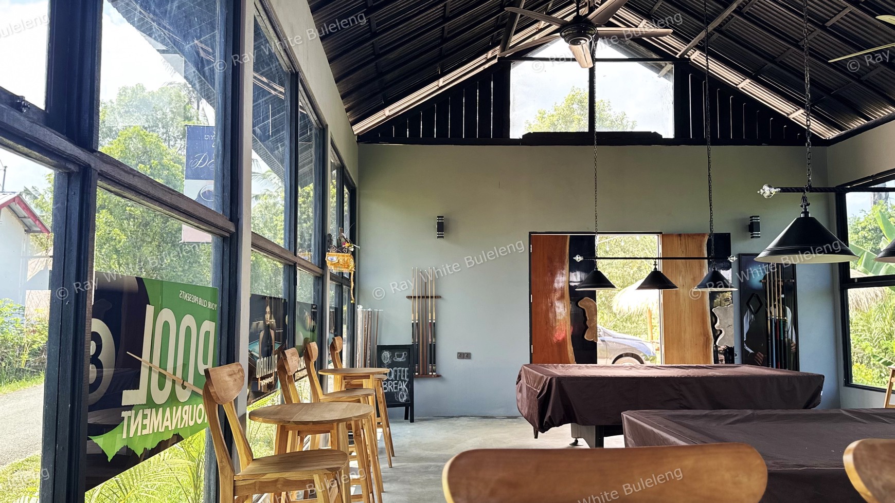 BAR & CAFE WITH BILLIARD, SEA VIEW, AND GREAT BUSINESS POTENTIAL!