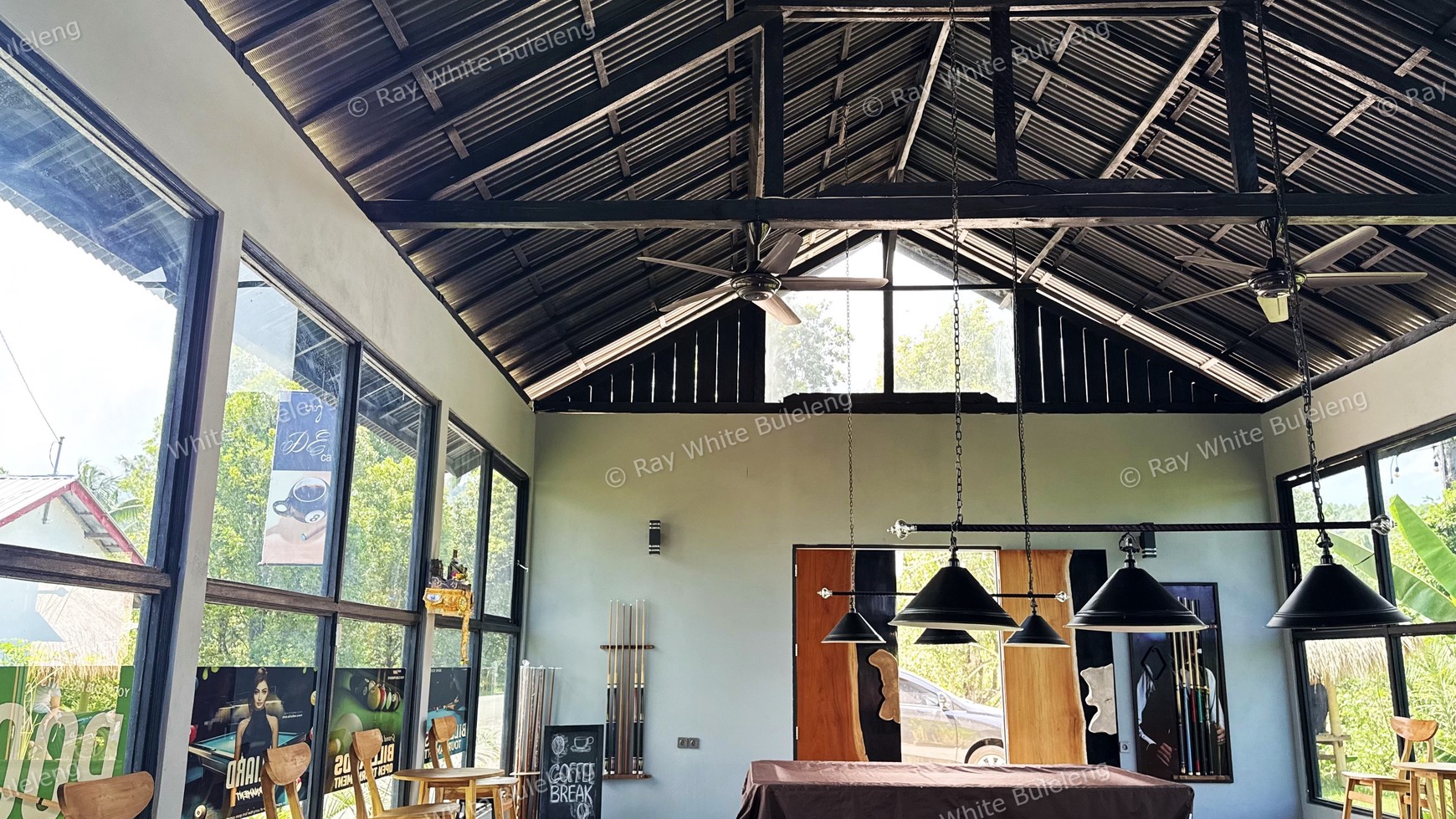 BAR & CAFE WITH BILLIARD, SEA VIEW, AND GREAT BUSINESS POTENTIAL!