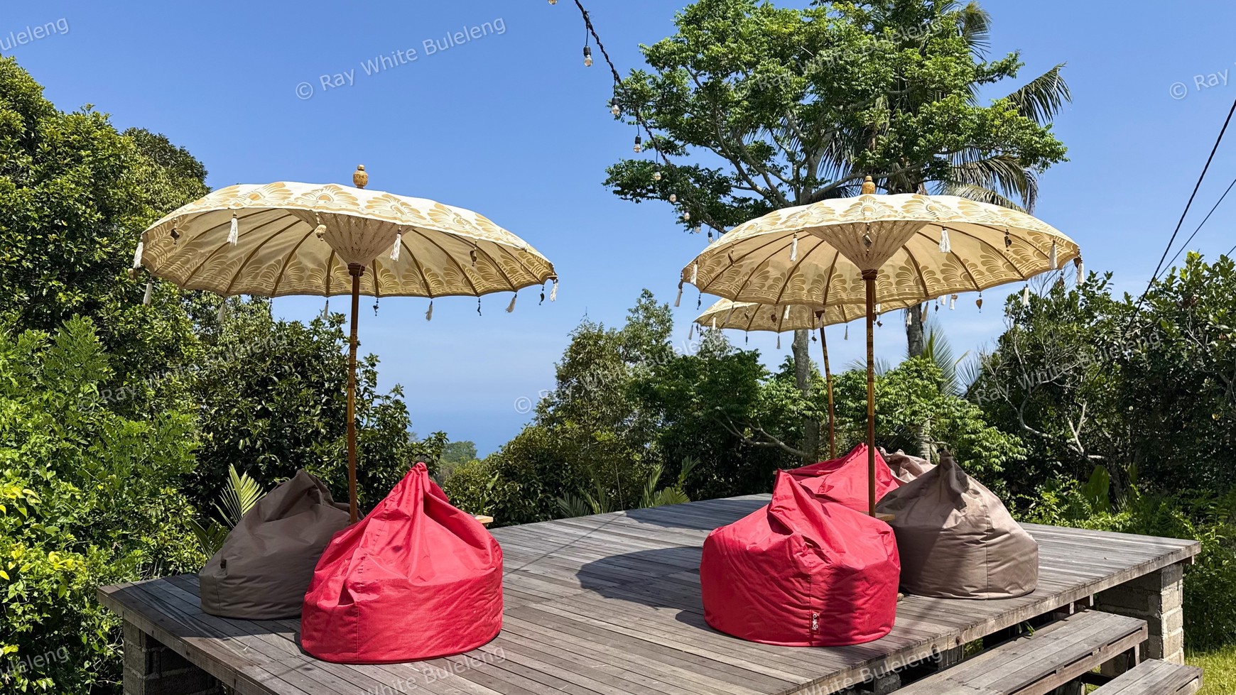 BAR & CAFE WITH BILLIARD, SEA VIEW, AND GREAT BUSINESS POTENTIAL!