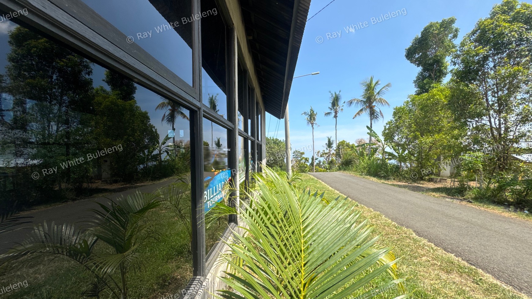 BAR & CAFE WITH BILLIARD, SEA VIEW, AND GREAT BUSINESS POTENTIAL!