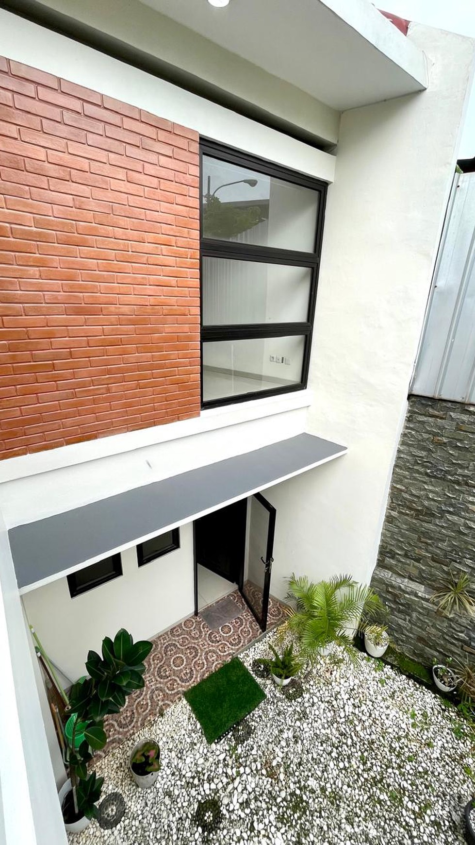 Rumah Siap Huni dengan Hunian Nyaman dan Asri di Ciputat.