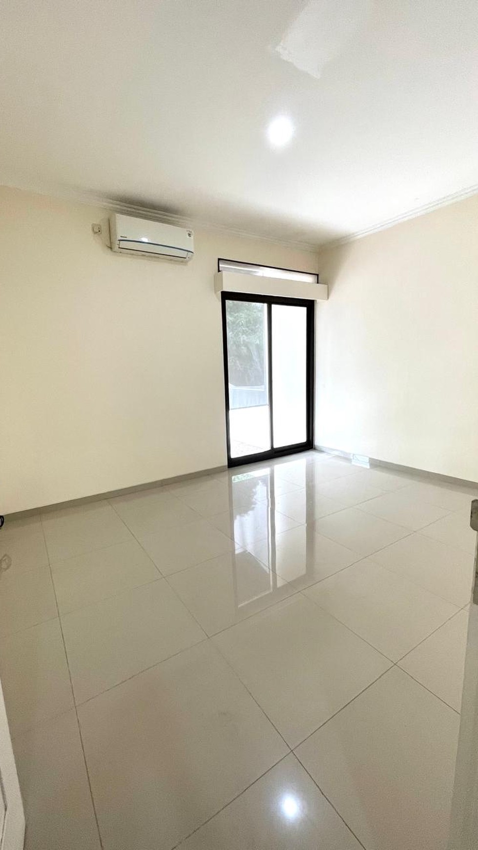 Rumah Siap Huni dengan Hunian Nyaman dan Asri di Ciputat.
