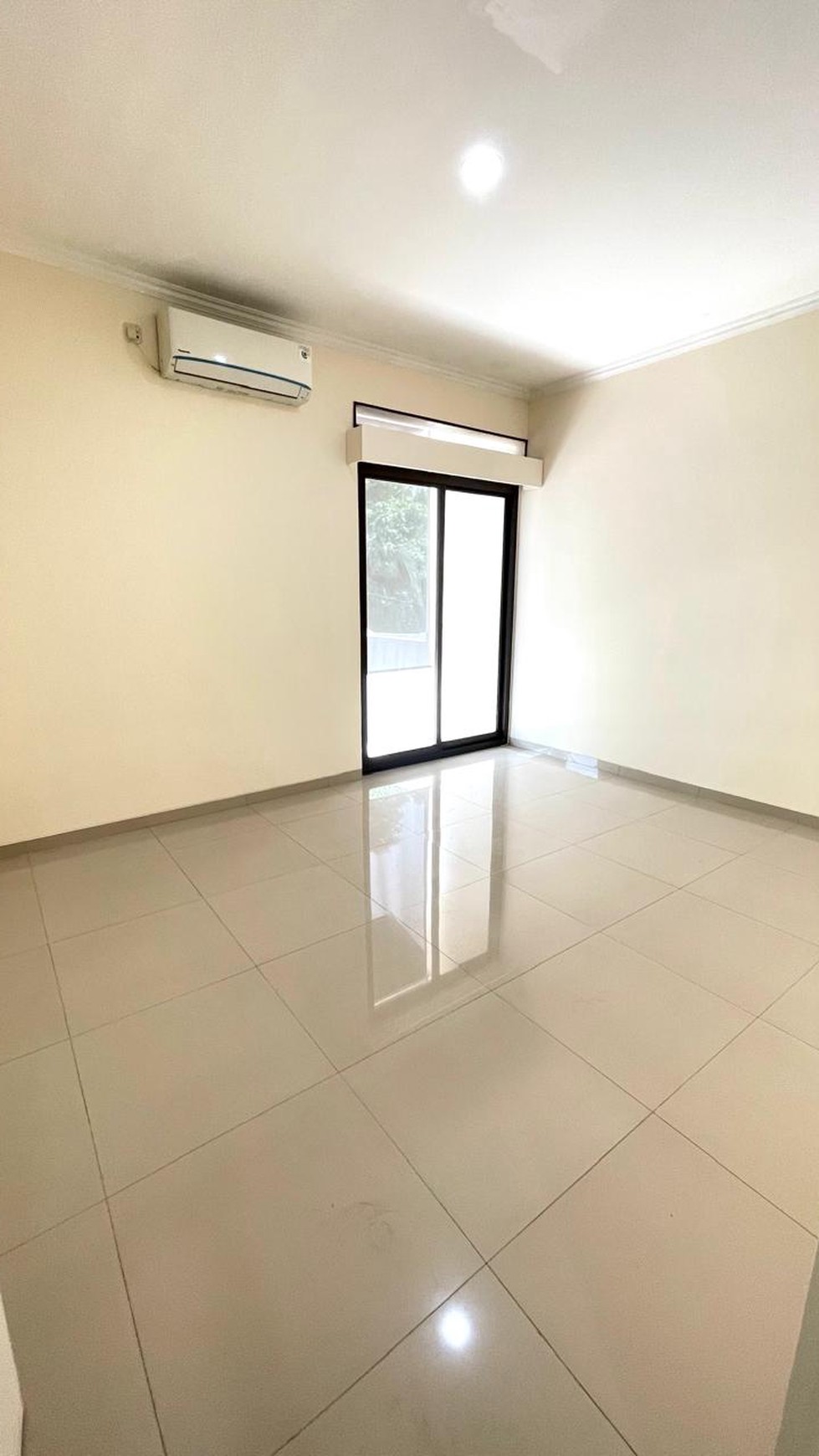 Rumah Siap Huni dengan Hunian Nyaman dan Asri di Ciputat.