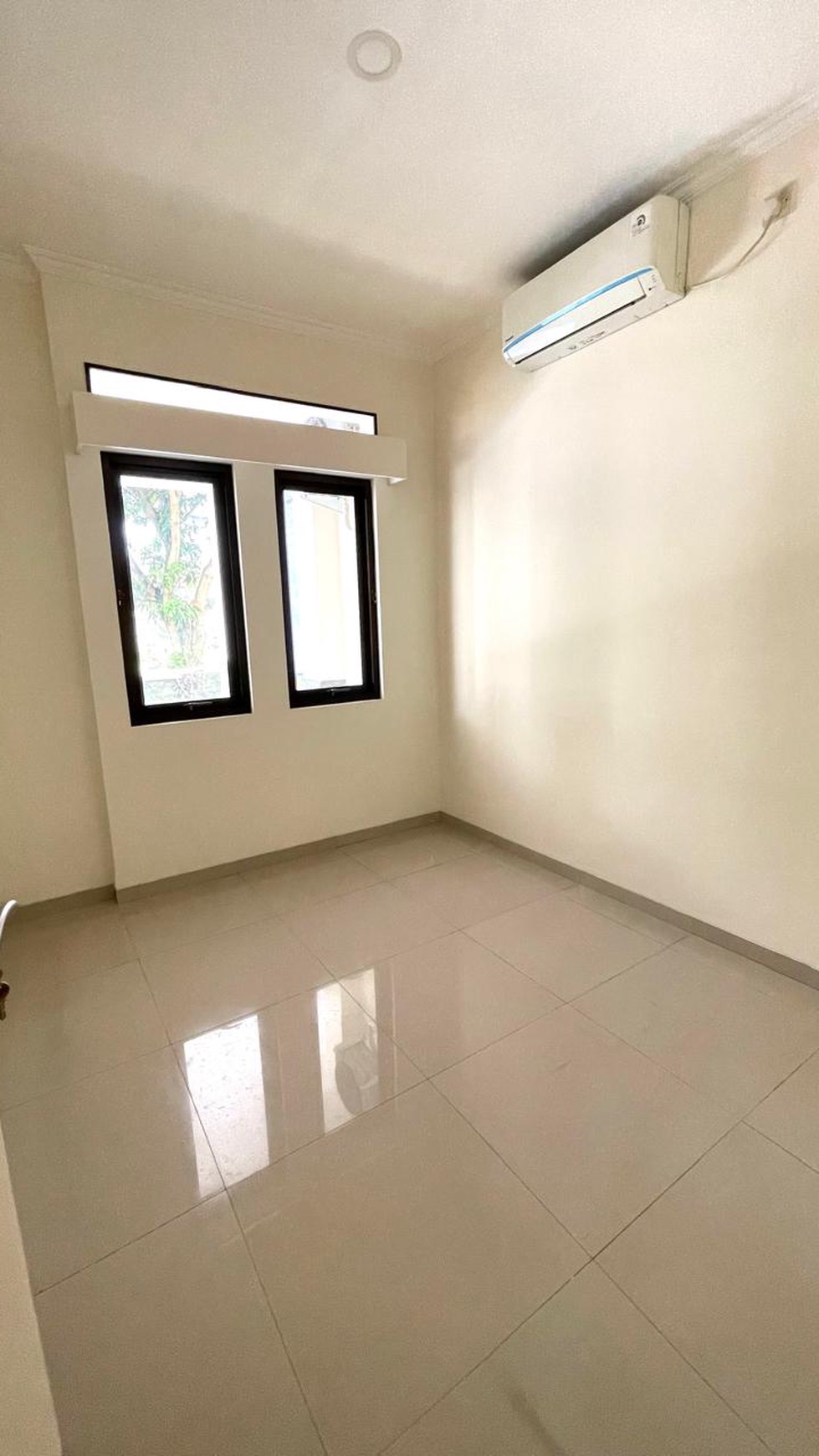 Rumah Siap Huni dengan Hunian Nyaman dan Asri di Ciputat.