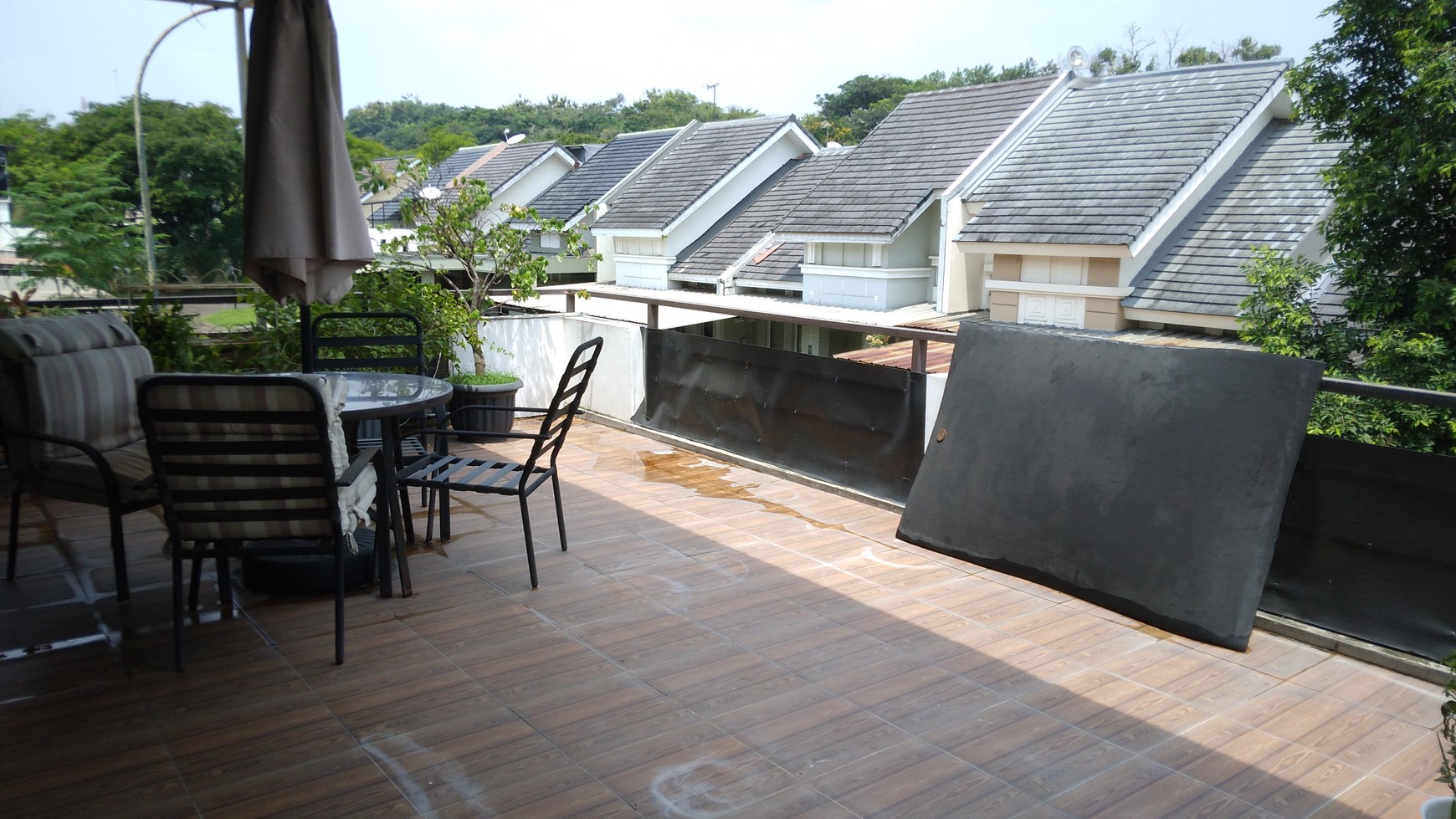 RUMAH 2,5 lantai CANTIK SIAP HUNI DI KOTA WISATA CIBUBUR