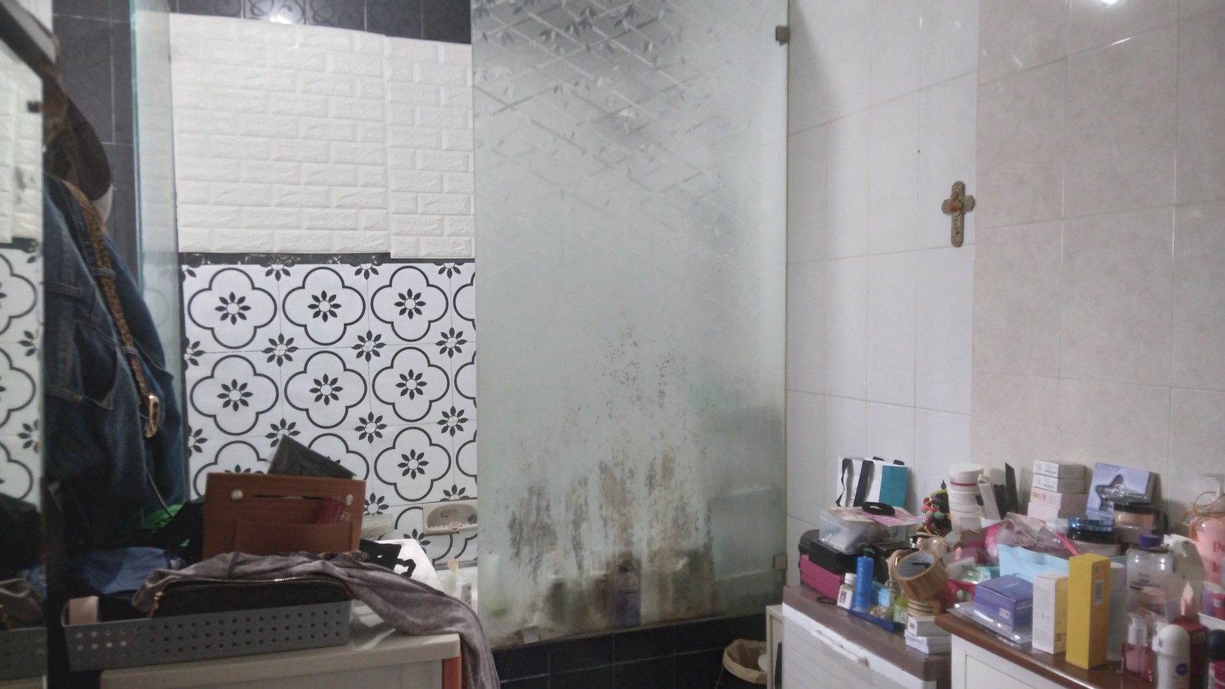 RUMAH 2,5 lantai CANTIK SIAP HUNI DI KOTA WISATA CIBUBUR