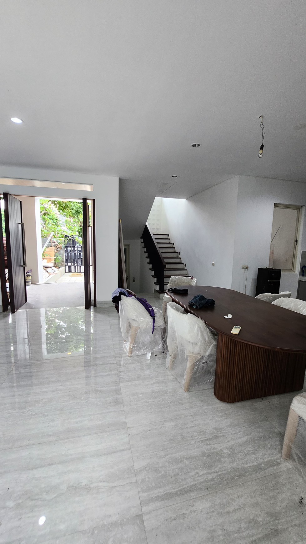 Disewakan Private Pool Rumah Graha Family Surabaya Area Pakuwon Indah, Citraland, Bukit Darmo Golf, Dian Istana