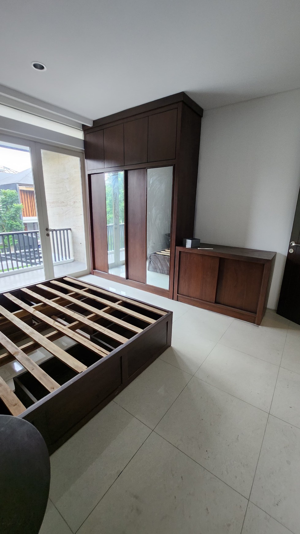 Disewakan Private Pool Rumah Graha Family Surabaya Area Pakuwon Indah, Citraland, Bukit Darmo Golf, Dian Istana