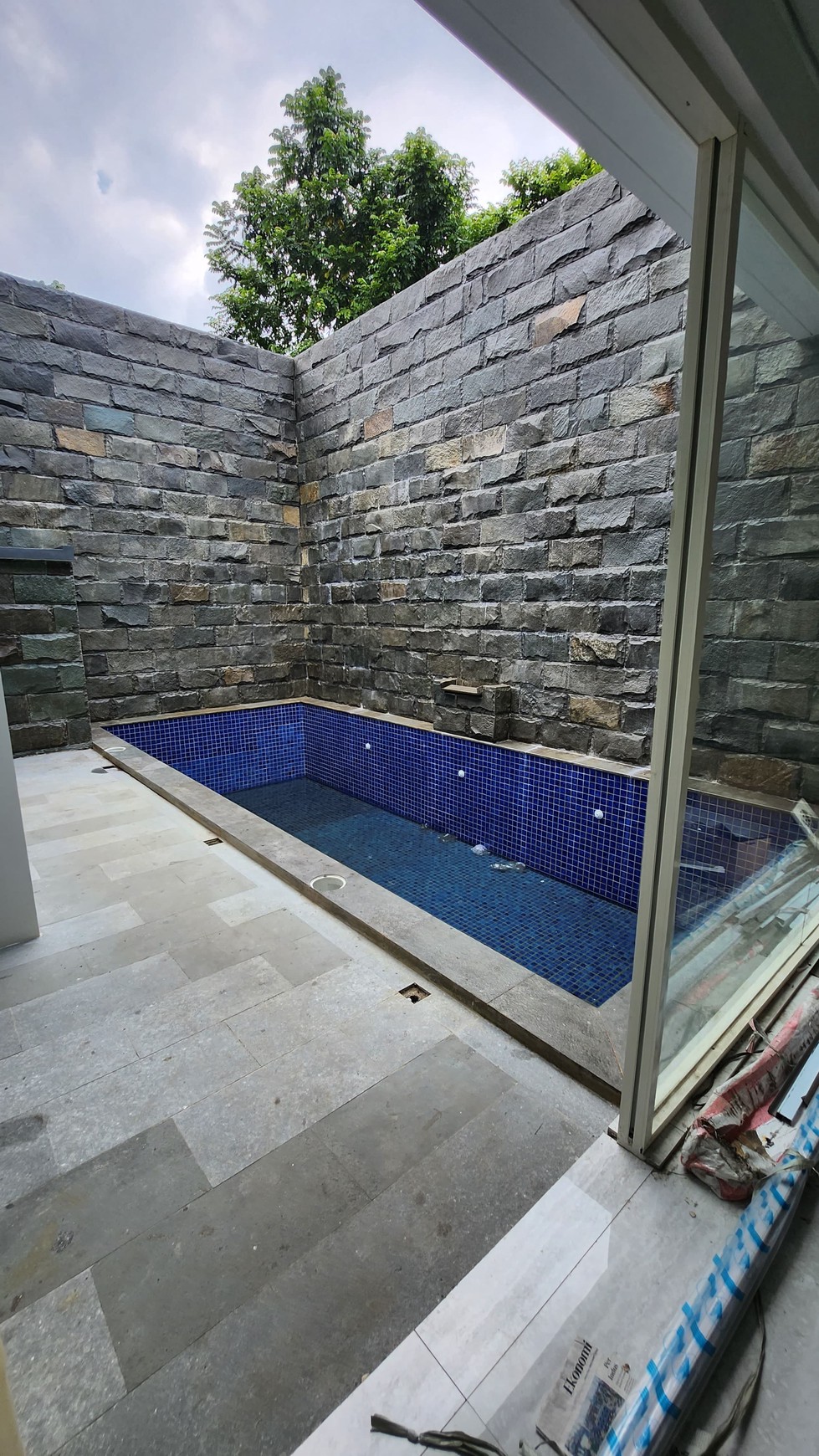 Disewakan Private Pool Rumah Graha Family Surabaya Area Pakuwon Indah, Citraland, Bukit Darmo Golf, Dian Istana