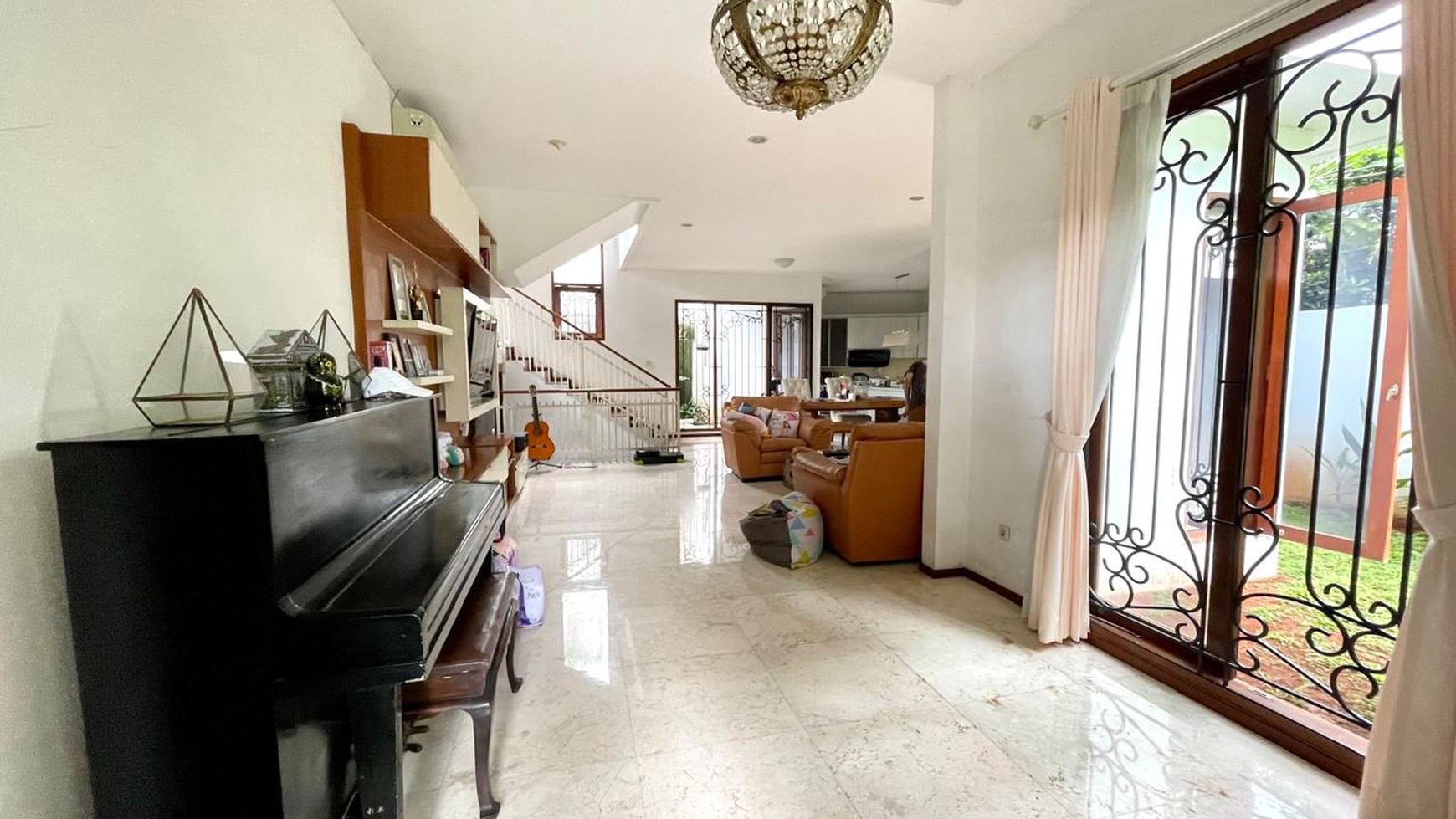 Rumah Split Level (2Level) Siap Huni dan Lokasi Strategis @Bintaro Sektor 7.