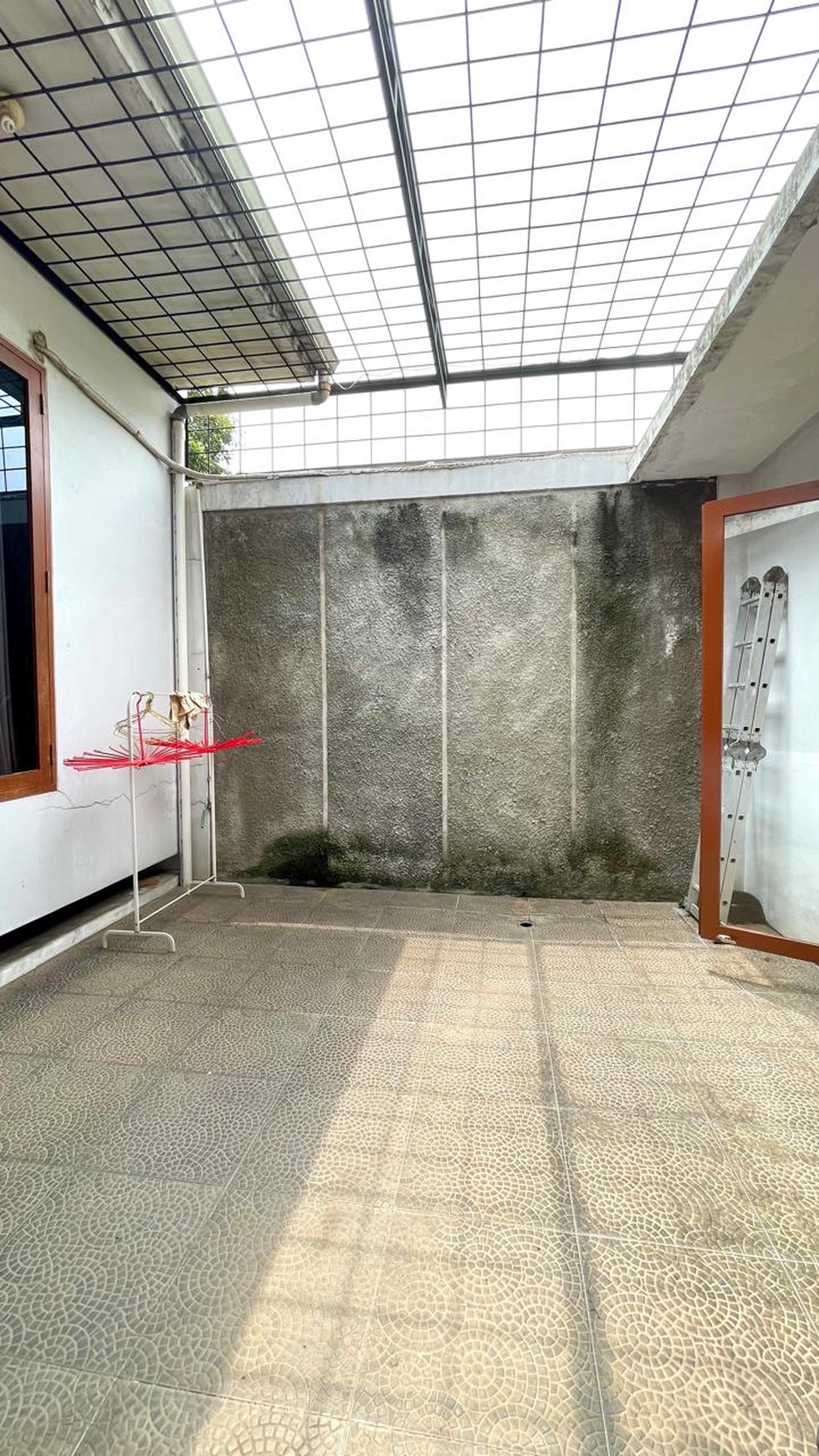 Rumah Split Level (2Level) Siap Huni dan Lokasi Strategis @Bintaro Sektor 7.