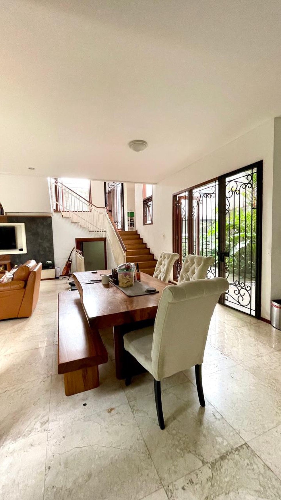 Rumah Split Level (2Level) Siap Huni dan Lokasi Strategis @Bintaro Sektor 7.