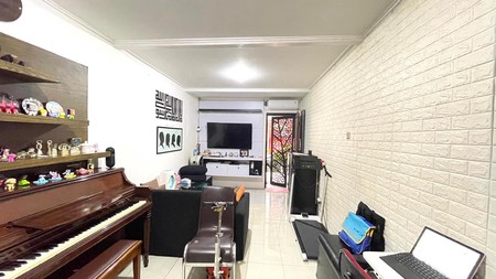 Rumah Siap Huni Dengan Hunian 2½ Lantai di @ Bintaro Sektor 9