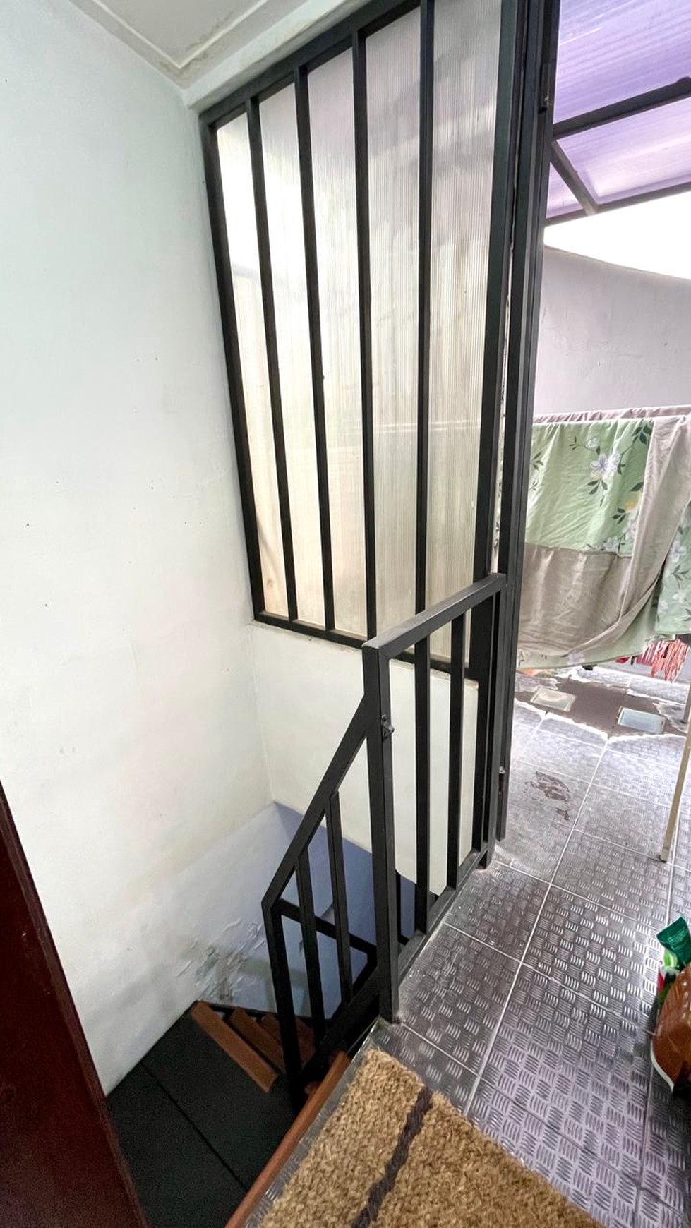 Rumah Siap Huni Dengan Hunian 2½ Lantai di @ Bintaro Sektor 9