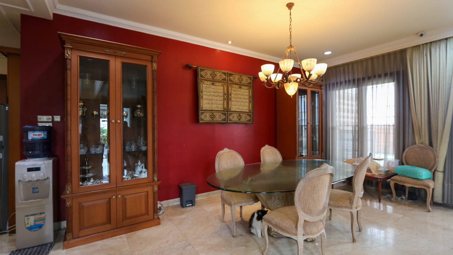 RUMAH MEWAH DESAIN LUXURY TROPICAL STRATEGIS DI PONDOK INDAH